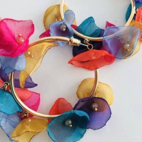 C&C CALIFORNIA Floral HOOP Earrings NWT Hoops - Picture 5 of 8